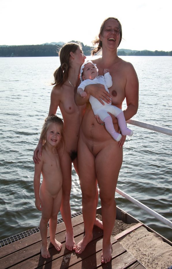 Zdjęcia rodzinny nudyzm mama i córka nudyści (set 9) | Photo family nudism mom and daughter nudists Zdjęcia rodzinny nudyzm mama i córka nudyści (set 9) | Photo family nudism mom and daughter nudists