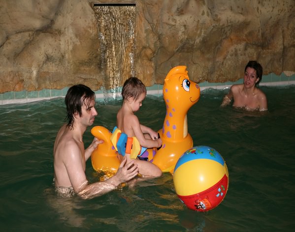 Zdjęcia rodzinny nudyzm premium dorośli i młodzi nudyści w basenie (set 13) | Photo family nudism premium adults and young nudists in the pool Zdjęcia rodzinny nudyzm premium dorośli i młodzi nudyści w basenie (set 13) | Photo family nudism premium adults and young nudists in the pool