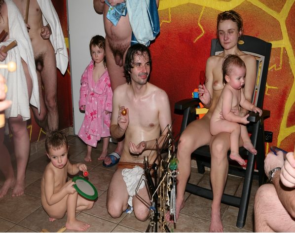 Zdjęcia rodzinny nudyzm premium dorośli i młodzi nudyści w basenie (set 13) | Photo family nudism premium adults and young nudists in the pool Zdjęcia rodzinny nudyzm premium dorośli i młodzi nudyści w basenie (set 13) | Photo family nudism premium adults and young nudists in the pool