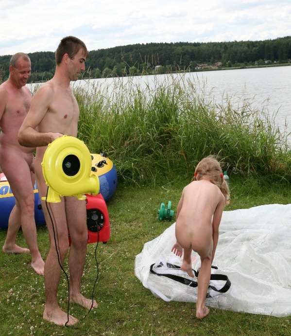 Zdjęcia rodzinny nudyzm w przyrodzie dorośli i dzieci nudystów duże premium galeria (set 16) | Photo family nudism outdoors, adults and children nudists big premium gallery Zdjęcia rodzinny nudyzm w przyrodzie dorośli i dzieci nudystów duże premium galeria (set 16) | Photo family nudism outdoors, adults and children nudists big premium gallery