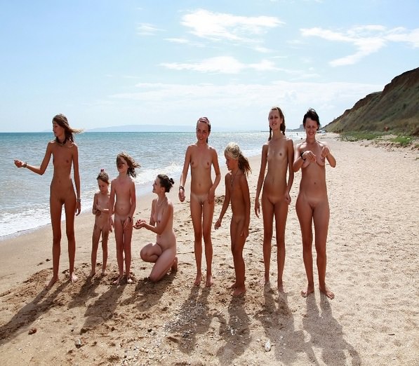 Zdjęcia rodzinny nudyzm galerie matki i córki na morze (set 7) | Photos family nudism galleries mother and daughter on the sea Zdjęcia rodzinny nudyzm galerie matki i córki na morze (set 7) | Photos family nudism galleries mother and daughter on the sea