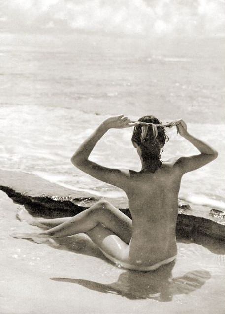 Zdjęcia piękne retro nudyzm | Photos of beautiful retro nudism Zdjęcia piękne retro nudyzm | Photos of beautiful retro nudism