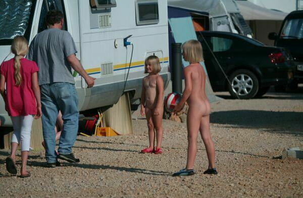 Zdjęcie nudystów w naturze w Niemczech (set 4) | Photo nudist camp in the nature in Germany Zdjęcie nudystów w naturze w Niemczech (set 4) | Photo nudist camp in the nature in Germany