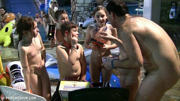 Full HD wideo rodzinny nudyzm dorośli i młodzi nudyści w basenie | Full HD video family nudism, adults and young nudists in the pool Full HD wideo rodzinny nudyzm dorośli i młodzi nudyści w basenie | Full HD video family nudism, adults and young nudists in the pool
