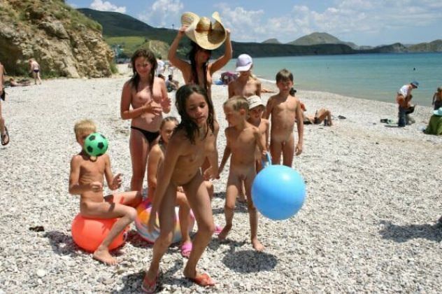 Zdjęcia rodzinny nudyzm na morze (set 44) | Photo family nudism on the sea Zdjęcia rodzinny nudyzm na morze (set 44) | Photo family nudism on the sea