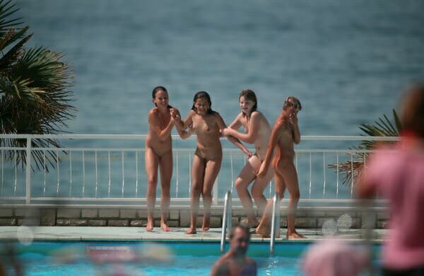 Zdjęcie nudyzm w parku wodnym France (set 4) | Photo nudism in the water park France Zdjęcie nudyzm w parku wodnym France (set 4) | Photo nudism in the water park France