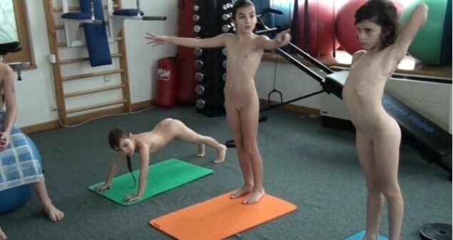 Rodzina wideo HD nudyzm w siłowni i na basen | HD video family nudism in the gym and the swimming pool Rodzina wideo HD nudyzm w siłowni i na basen | HD video family nudism in the gym and the swimming pool