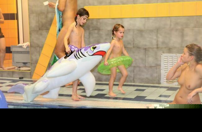Nudyzm Zdjęcia rodzina w basenie | Photos family nudism in the pool