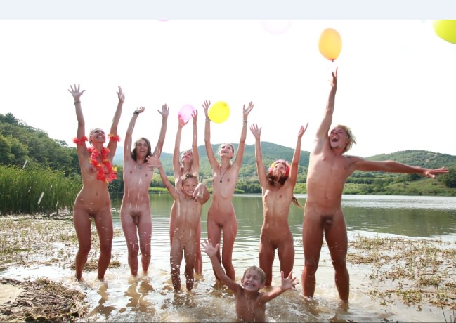 Zdjęcie naturyści na rzece w wysokiej jakości (set 4) | Photo naturists on the river in high quality Zdjęcie naturyści na rzece w wysokiej jakości (set 4) | Photo naturists on the river in high quality