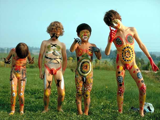 Wideo i młodych dorosłych w nudystów łąkowych gry w siatkówkę | Video and young adults in the meadow nudists playing volleyball Wideo i młodych dorosłych w nudystów łąkowych gry w siatkówkę | Video and young adults in the meadow nudists playing volleyball